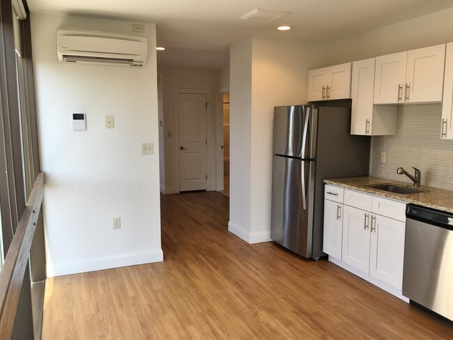 Building Photo - 875 Elm St