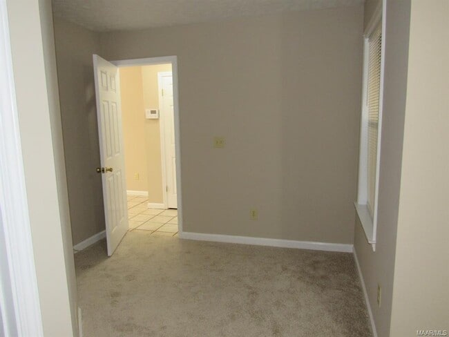 Building Photo - 6269 Bell Gables