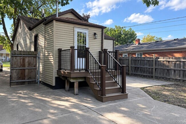 Building Photo - 5712 Drexel St