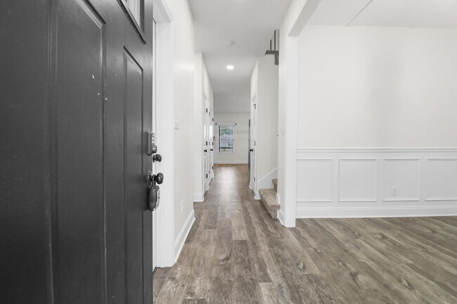 Building Photo - 525 Woodtrace Dr