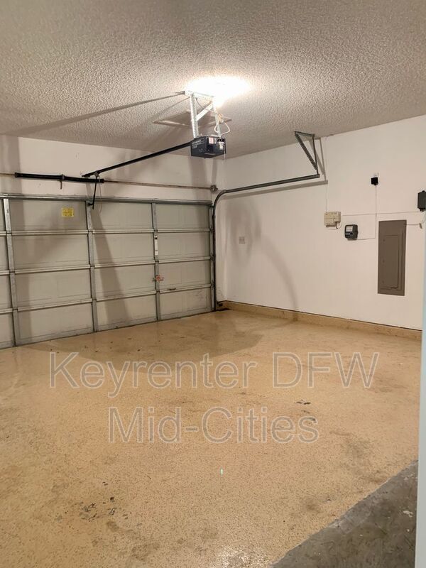 Building Photo - 2320 Kittyhawk Dr