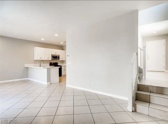 Building Photo - 227 Charming Ct