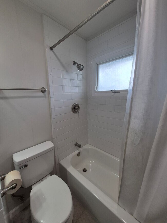 Building Photo - Fully remodeled 3 bedroom home!