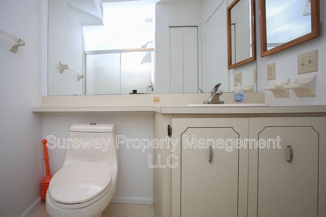 Building Photo - 1801A Sedgefield Dr