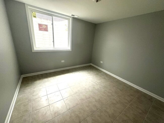 Building Photo - 423 S Westmore-Meyers Rd