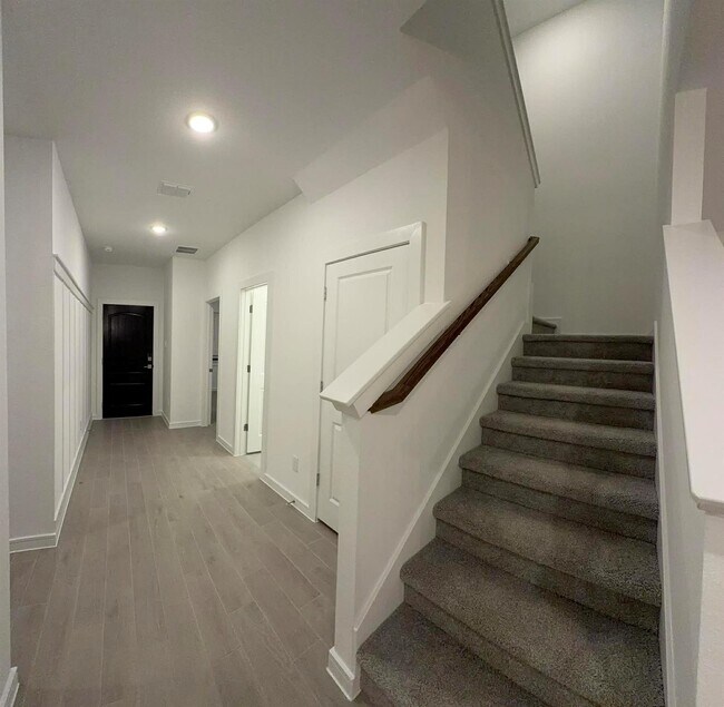 Building Photo - 4715 Bay Vista Dr