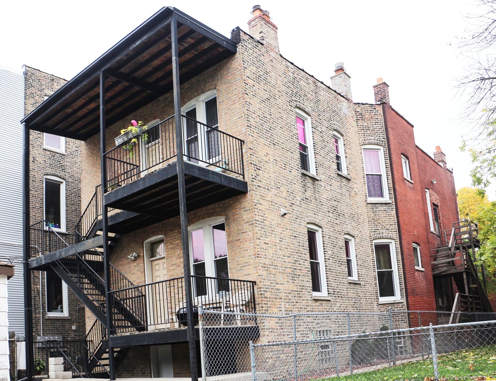 Building Photo - 2609 W Potomac Ave
