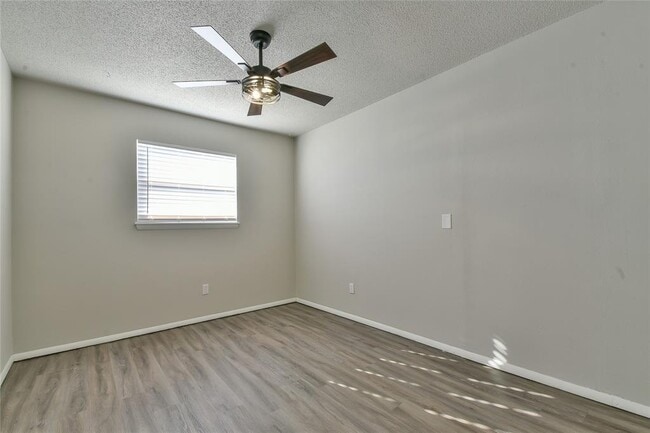 Building Photo - 608 Moraine Ave