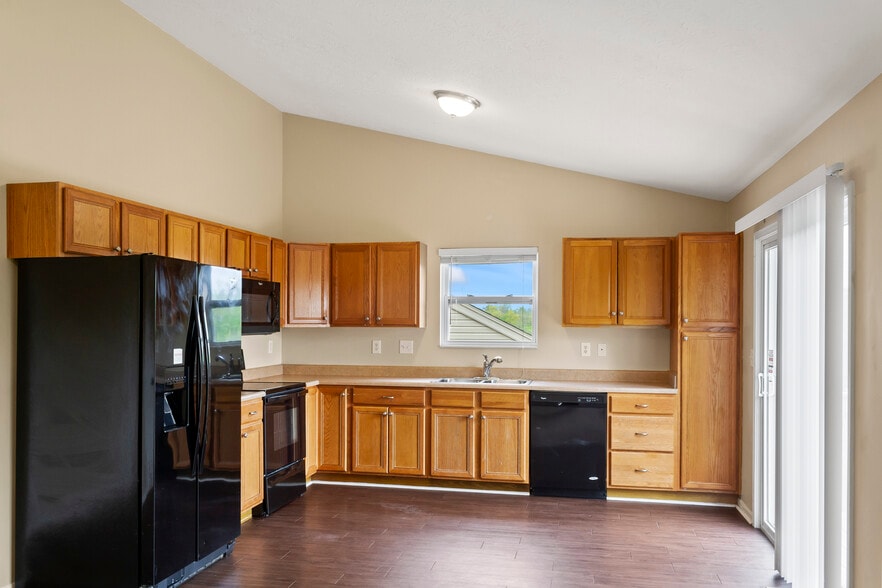 Building Photo - 1601 Raintree Ct