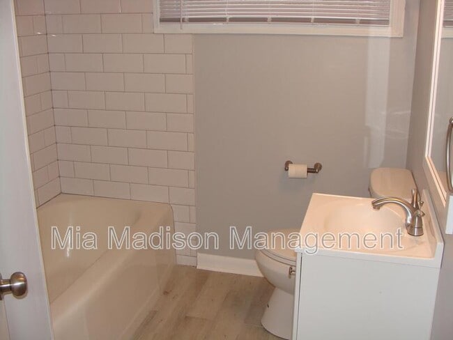 Building Photo - 11 Catherine Cir