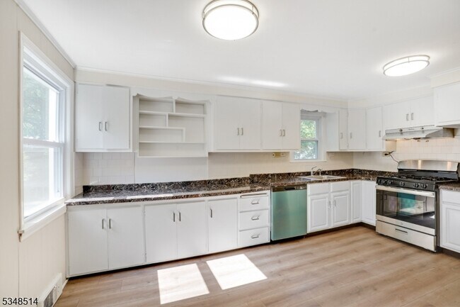 Building Photo - 51 Evergreen Rd