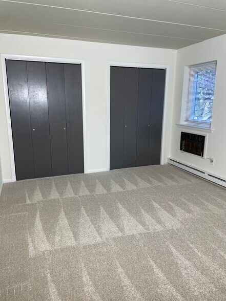 Building Photo - 300 WINDING Way