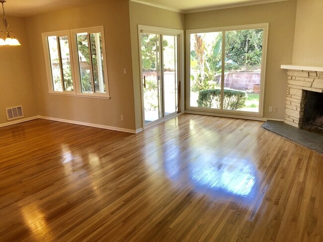 Building Photo - South Redondo - Riviera Village - Quiet and Close to the Beach!