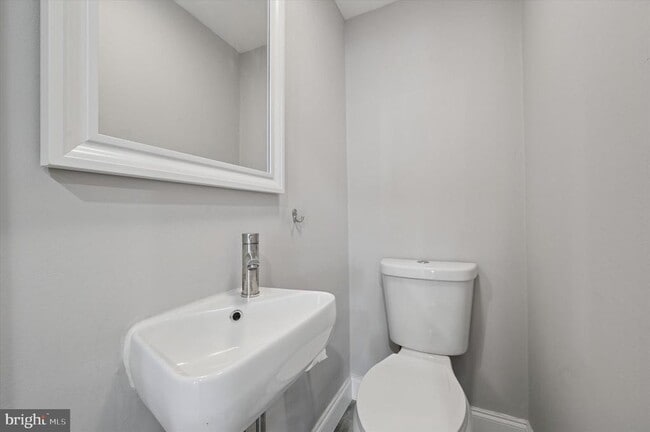 Building Photo - 447 Durfor St