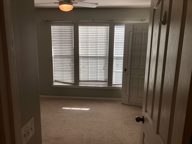 Building Photo - This lovely townhome is located in the highly desirable community of Blakeney Preserve just off R...