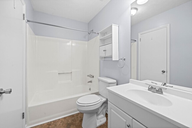 Building Photo - 2 Bedroom Condo For Rent Near Post!