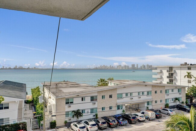 Building Photo - 1801 S Treasure Dr