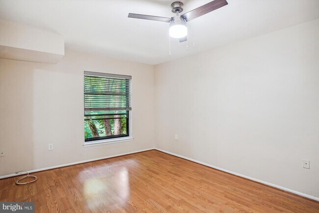 Building Photo - 401 Christopher Ave