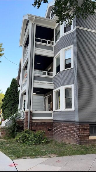 Building Photo - 213 S Broom St