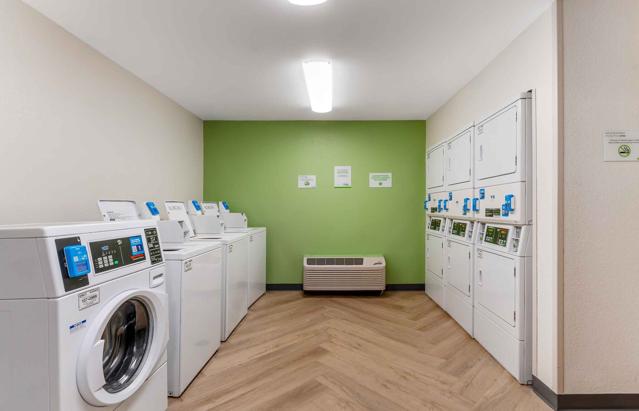 Building Photo - Furnished Studio-Tampa - Airport - Spruce Street