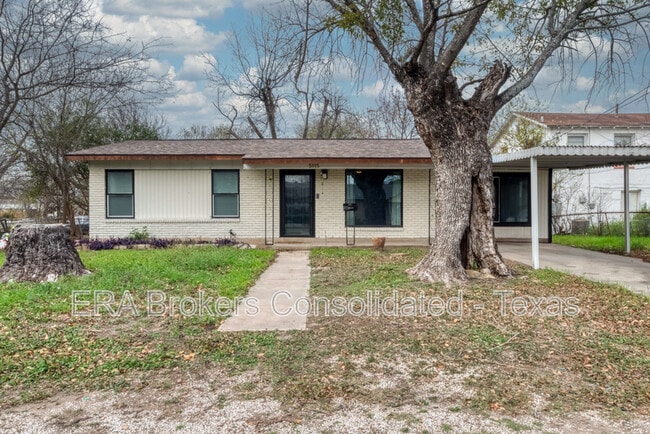 Building Photo - 5815 Pyle St