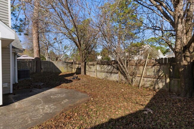 Building Photo - "Charming 3-Bed Home in Fort Walton Beach – Pet Friendly!"