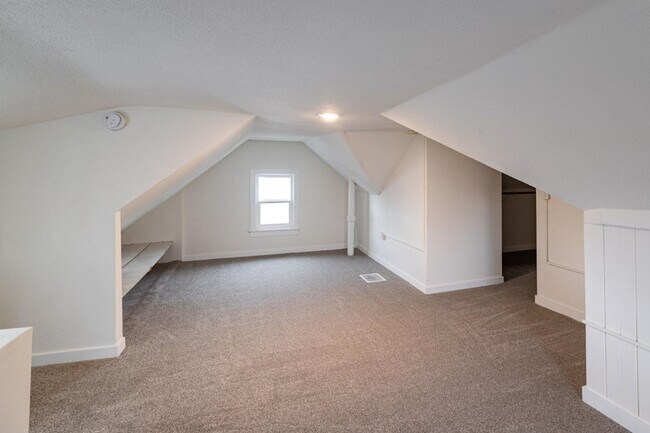 Building Photo - 3-4BR Rent or Rent to Own with New Kitchen and Garage!