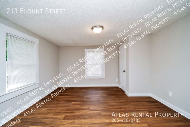 Building Photo - 213 Blount St