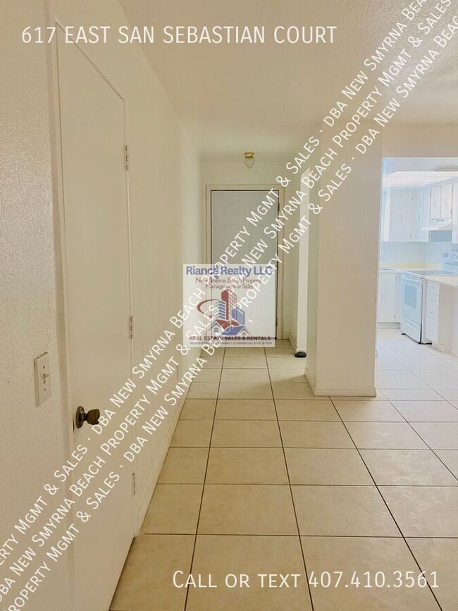 Building Photo - 617 E San Sebastian Ct