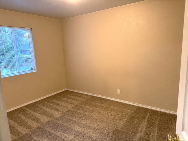 Building Photo - 3br/2ba house with finished basement, two car garage/shop and fully fenced yard