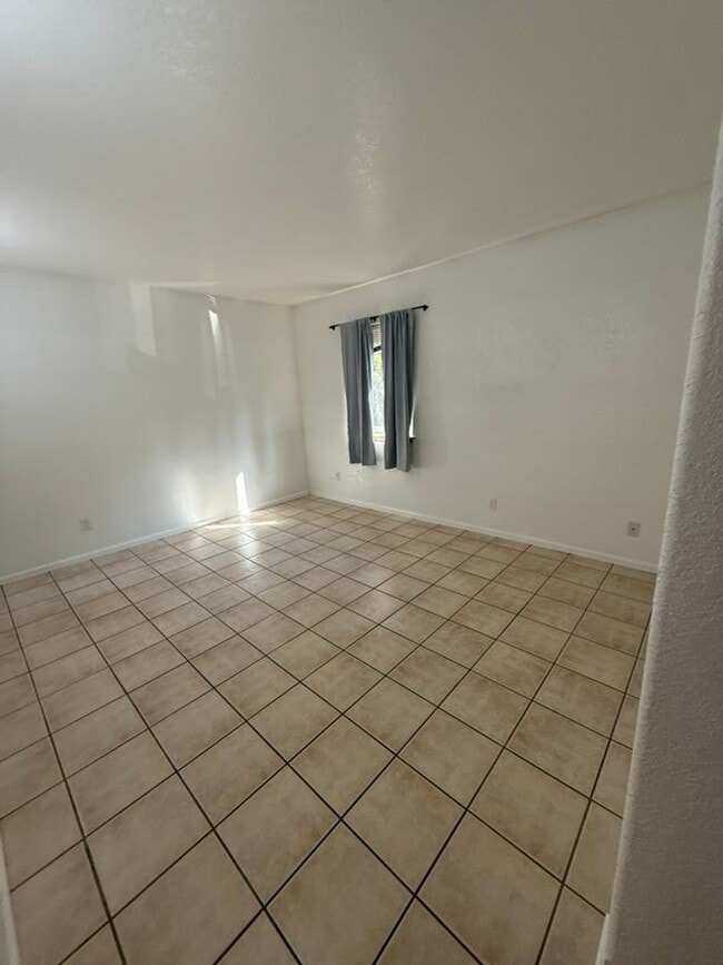 Building Photo - 2035 My Ct