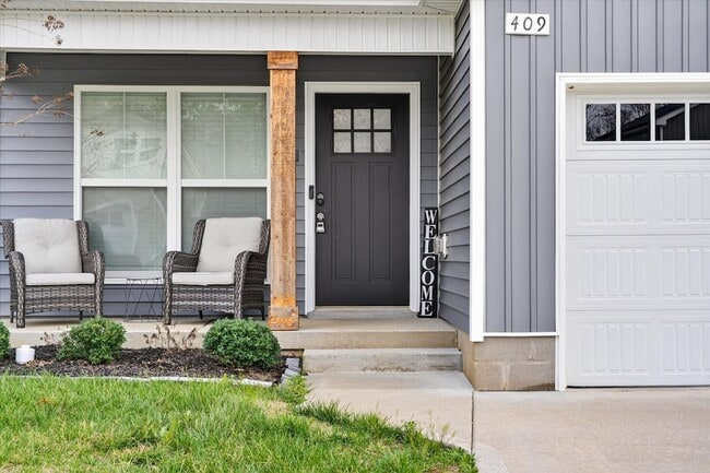 Building Photo - 409 Hillside Dr