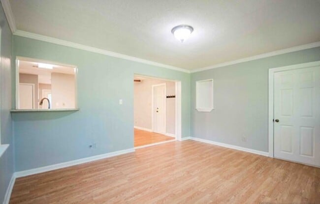 Building Photo - Fabulous home near the fairgrounds-$500 of...