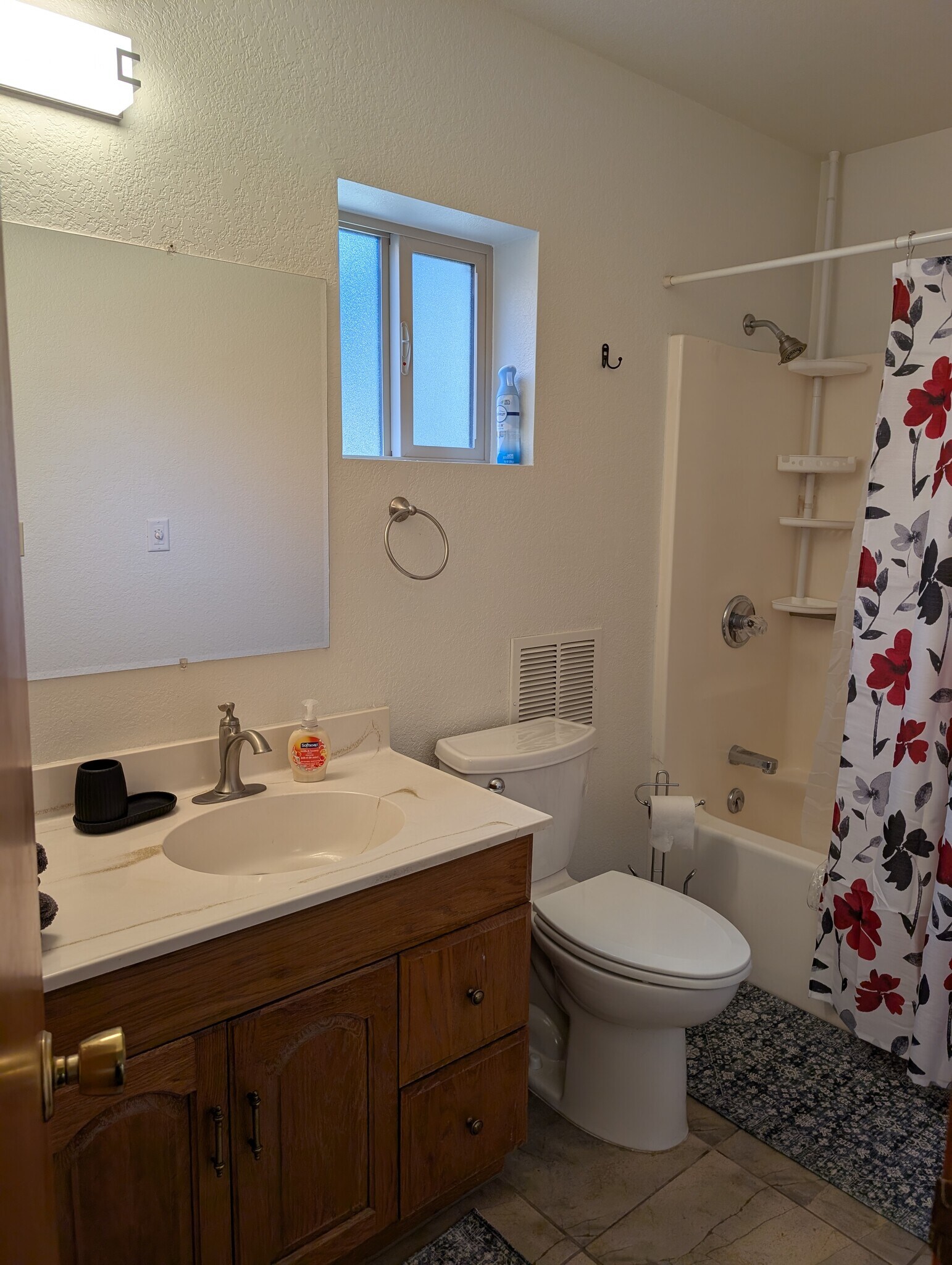 Building Photo - 605 Flora St