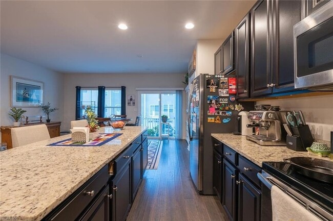 Building Photo - 605 Brickell Chase