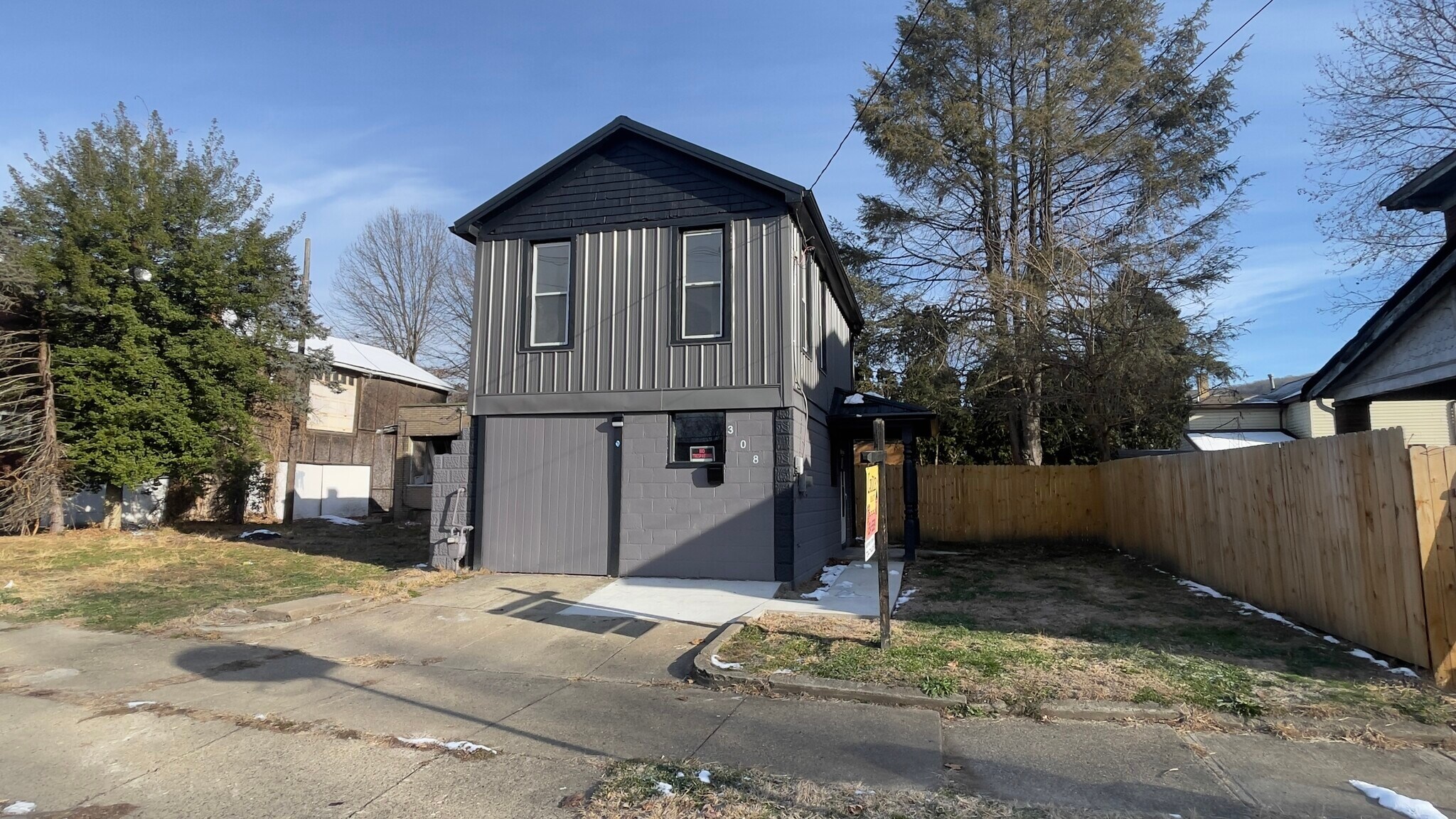 Building Photo - 308 9th St