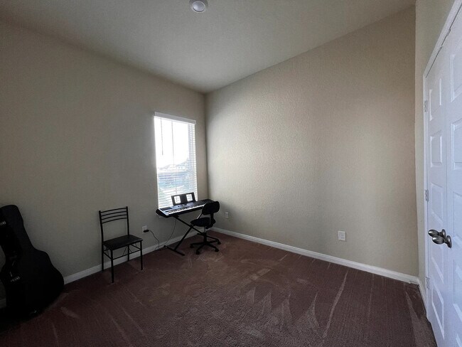 Building Photo - Room in House on Devils River