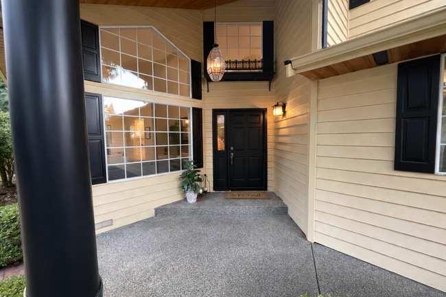 Building Photo - Spacious 3-Bedroom Home with Sunroom in Private Lake Community – Everett