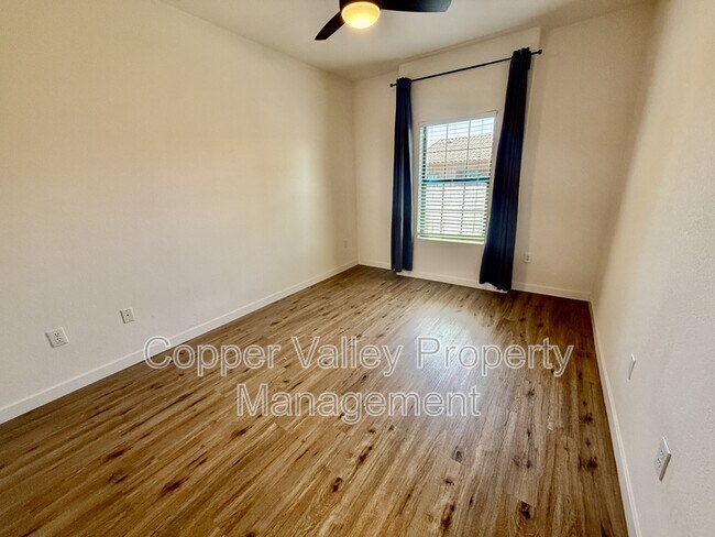 Building Photo - 1702 E Bell Rd