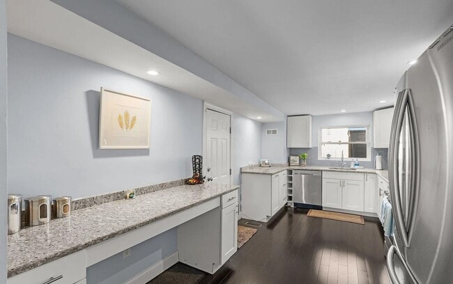 Building Photo - Beautiful 2 Bedroom Home on Verbeke St