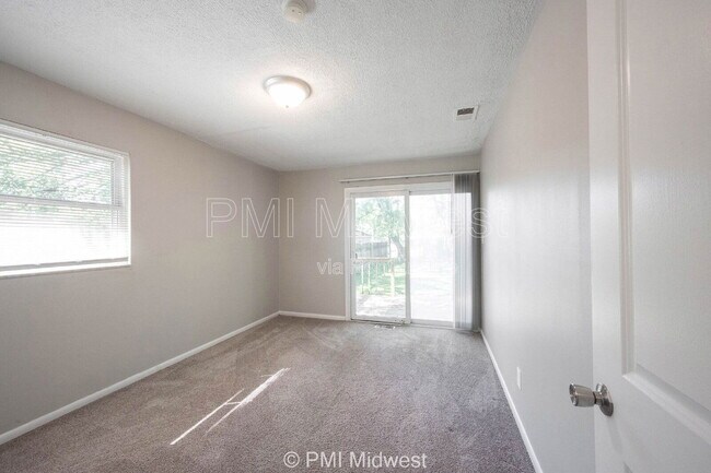 Building Photo - 330 Hugo St