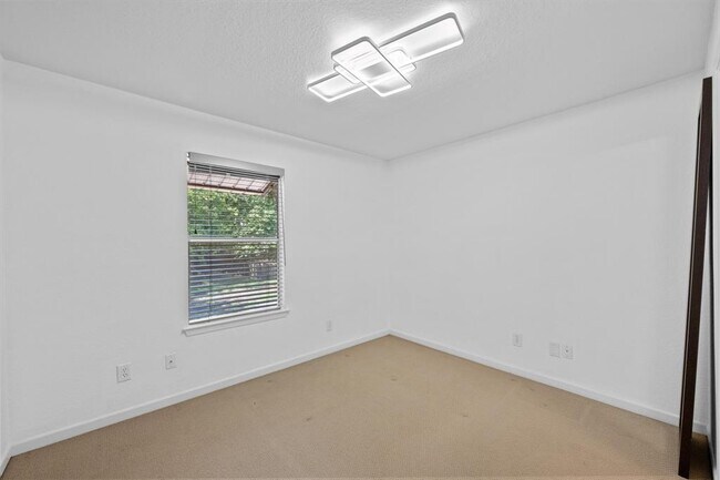 Building Photo - 3204 Menchaca Rd