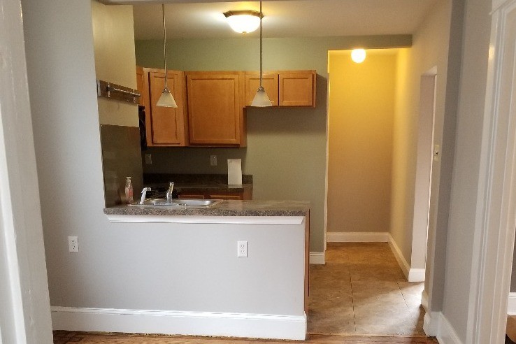 Kitchen and eating area - 2901 Chesley Ave