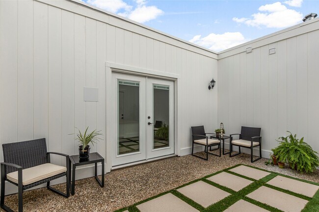 Building Photo - 1815 Saxony Ln