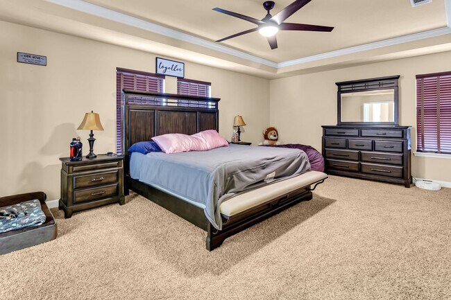 Building Photo - 5 Bedrooms in Crestview!!