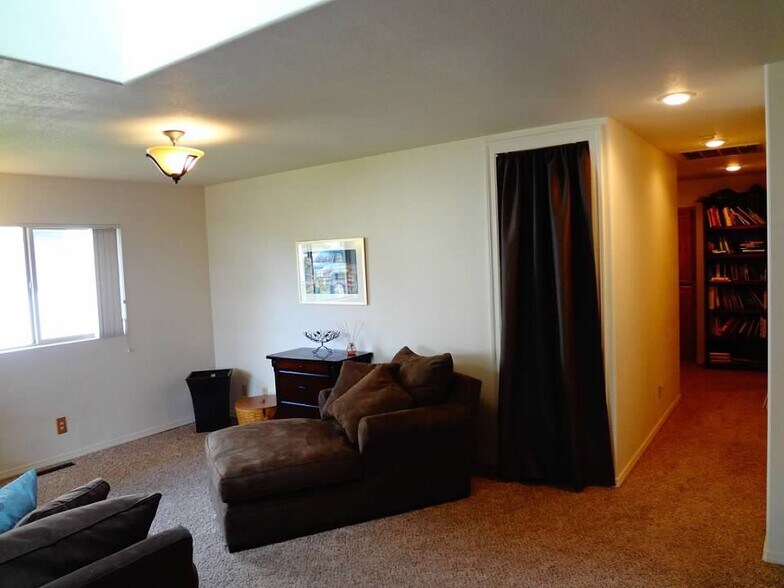Building Photo - 1831 Fairway Dr