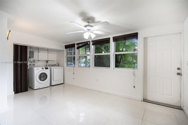 Building Photo - 20350 W Country Club Dr