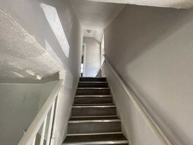 Building Photo - SECTION 8 and EDEN Accepted!! Exciting Opp...