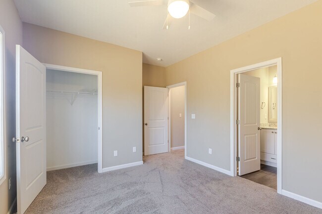 Building Photo - 359 Bordeaux Dr