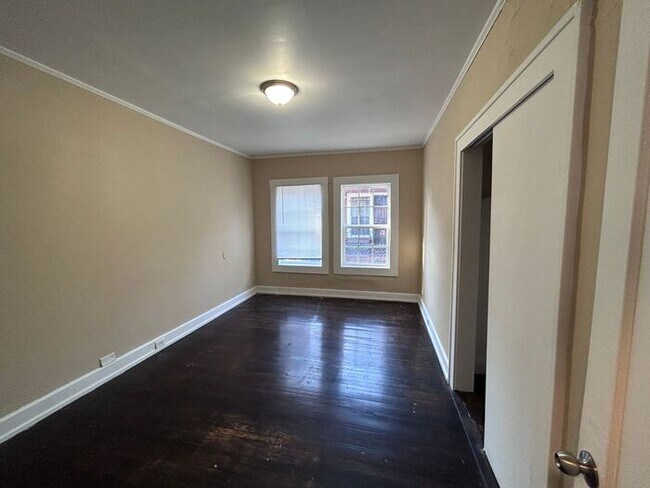Building Photo - 3 Bed, 1 Bath Home with Fenced Yard / Pet-Friendly / Available Now!
